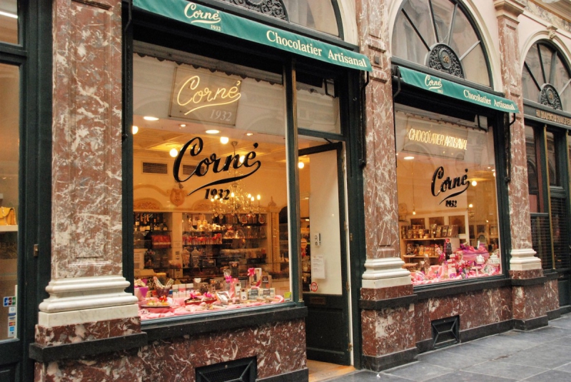 vitrine-LA CRAU-min_chocolate_chocolaterie_shop_luxury_chic_gallery_brussels_belgium-558146