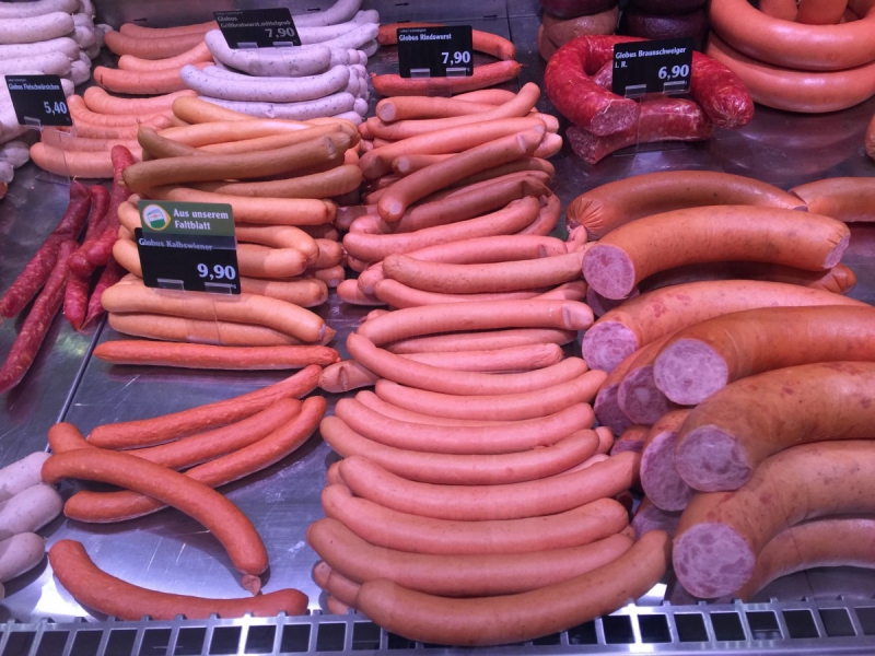 vitrine-LA CRAU-min_sausages_meat_butchery-1069321